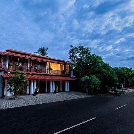 Golden Stars Hotel Дамбулла Экстерьер фото