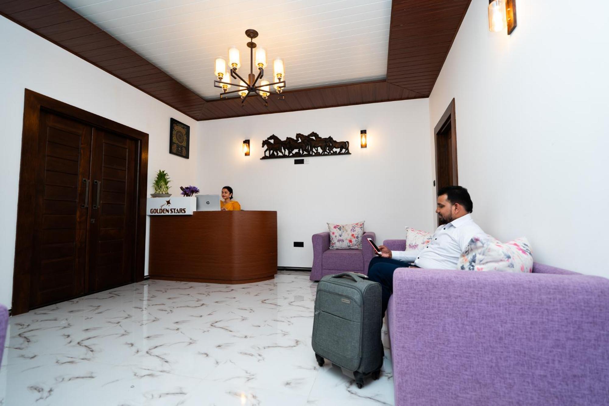 Golden Stars Hotel Дамбулла Экстерьер фото