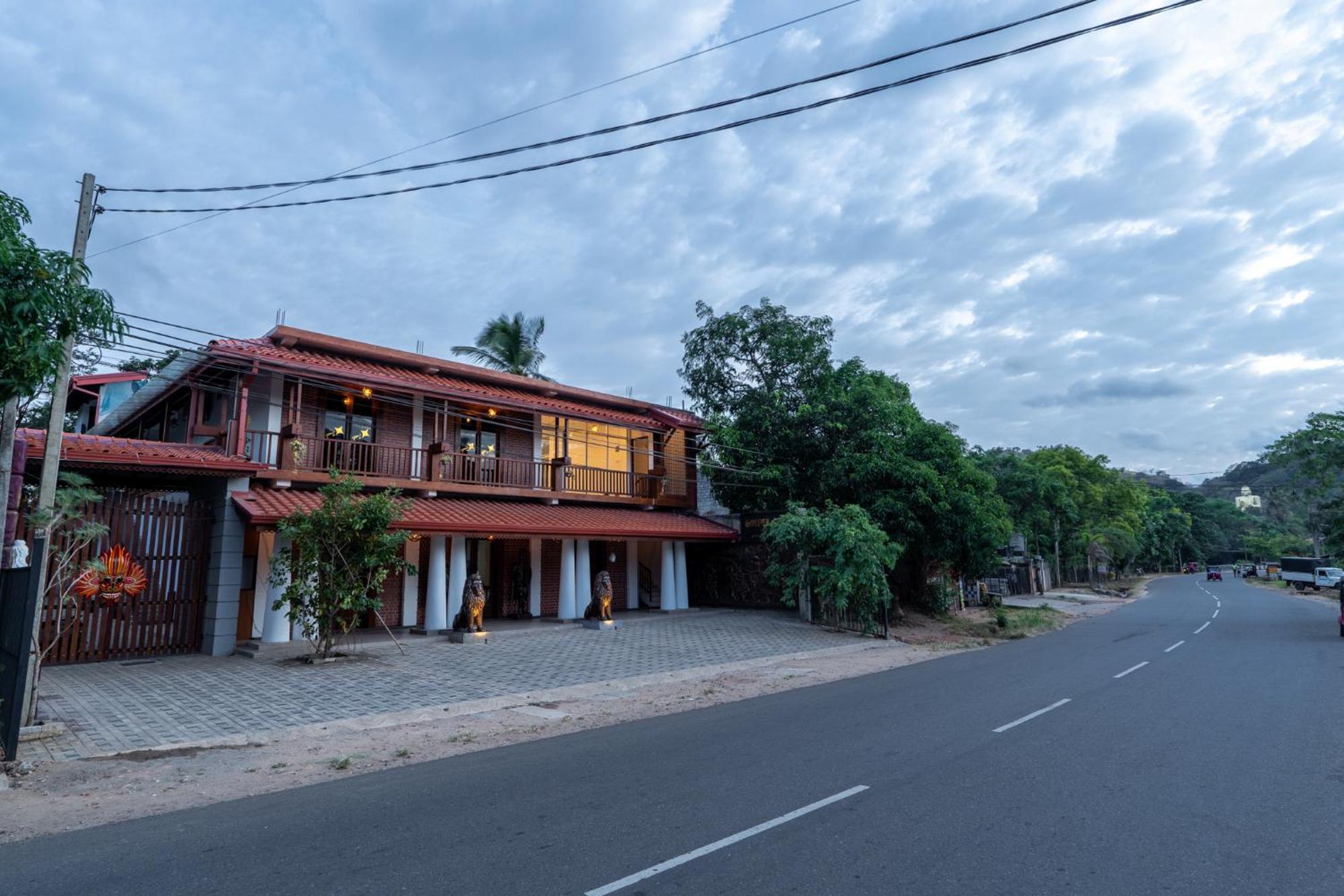Golden Stars Hotel Дамбулла Экстерьер фото